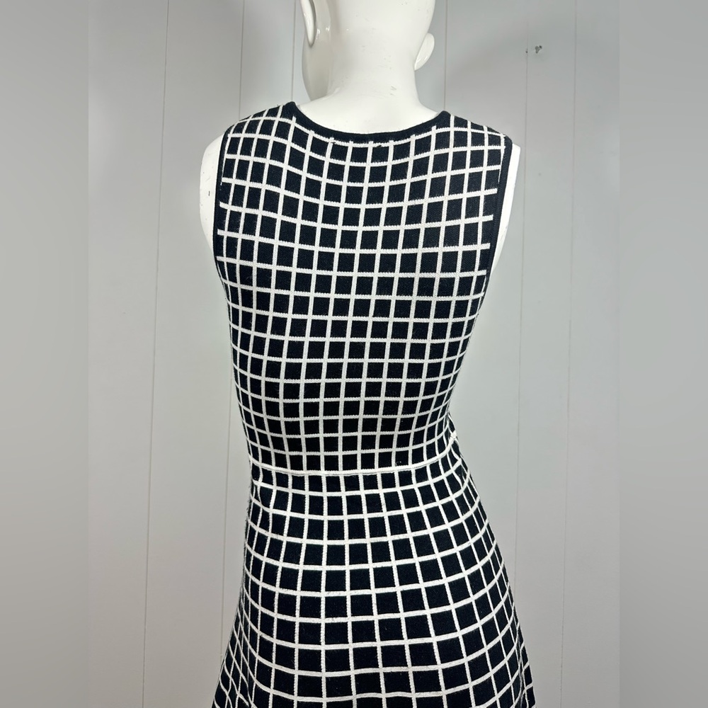 Neiman Marcus Women's Sz M Sleeveless Knit Black White Dress Plaid Fit & Flare - Picture 5 of 7